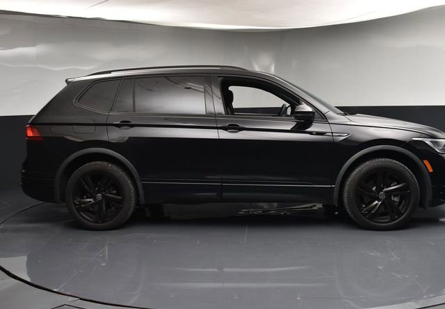 Used 2023 Volkswagen Tiguan SE R-Line image 8