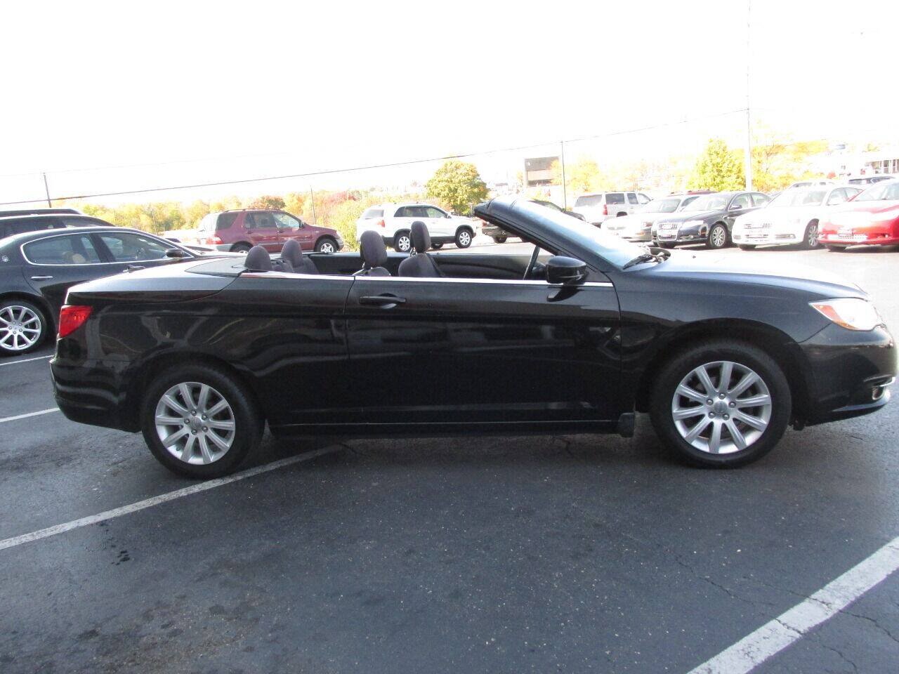 Used 2013 Chrysler 200 Touring FWD image 3