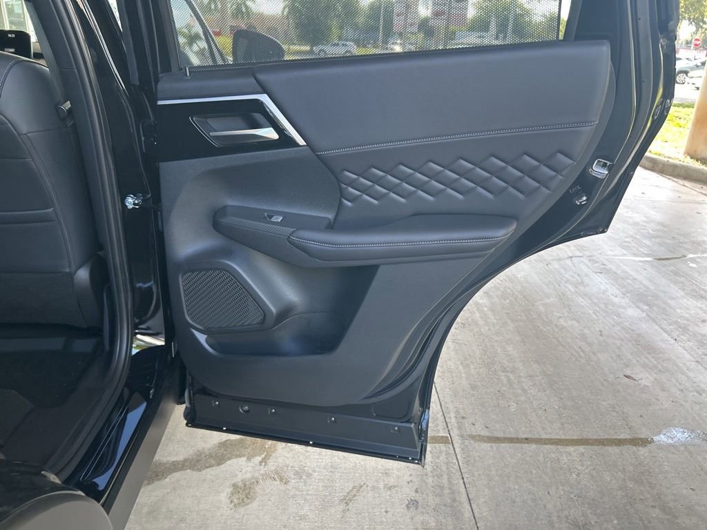 New 2025 Mitsubishi Outlander 4WD Plug-In Hybrid image 29