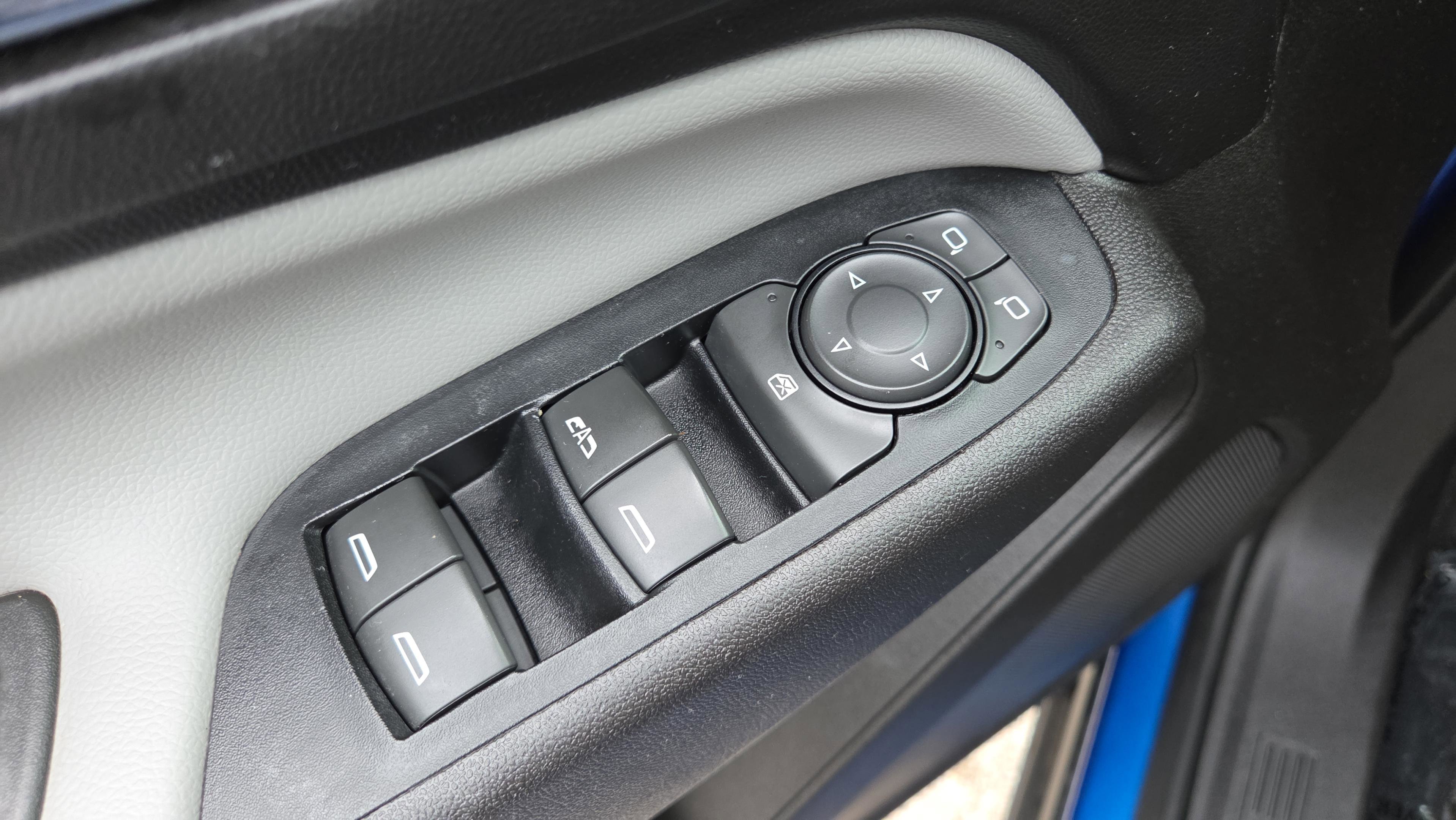 Used 2019 Chevrolet Equinox LS image 34