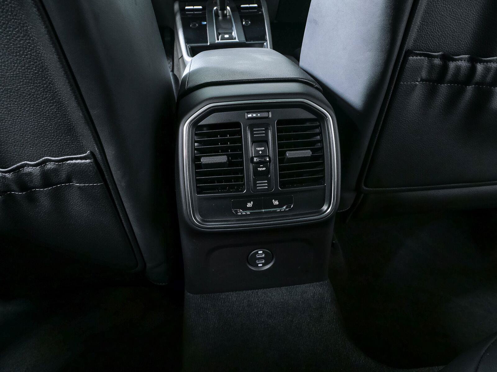 Certified 2025 Porsche Macan Turbo AWD/4WD image 22