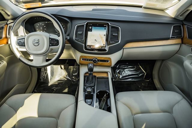 Certified 2022 Volvo XC90 T6 Momentum w/ Climate Package image 19