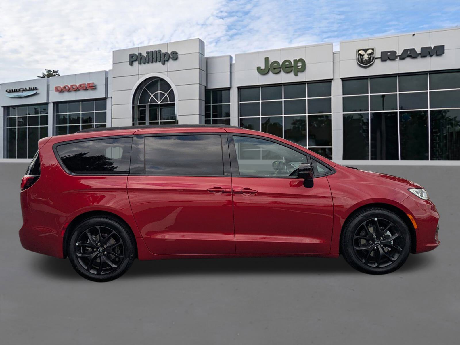 New 2026 Chrysler Pacifica Limited w/ S Appearance Package image 2