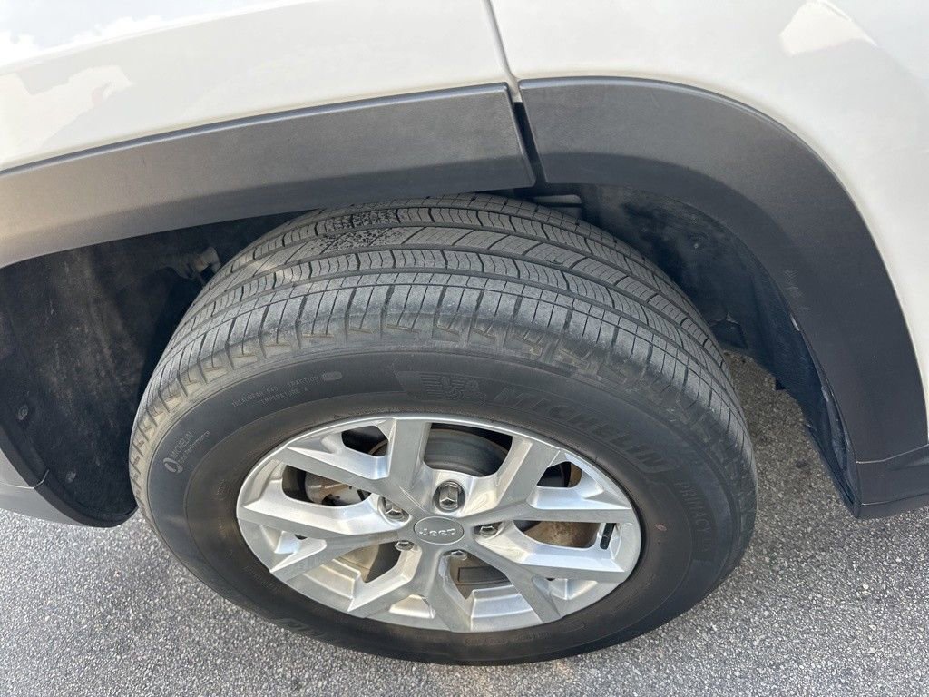 Used 2023 Jeep Grand Cherokee Limited image 10