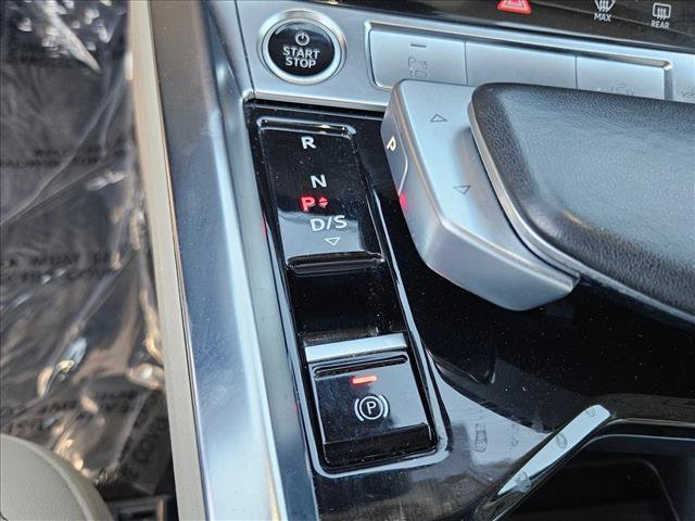 Used 2023 Audi e-tron Premium Plus w/ Premium Plus Package AWD/4WD image 12
