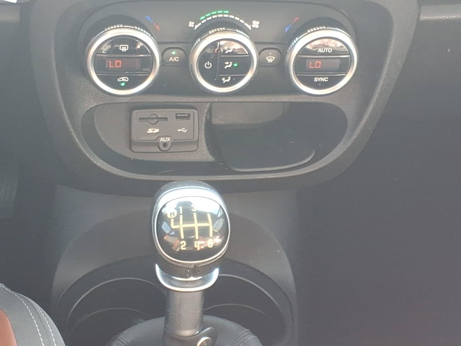 Used 2014 FIAT 500L Trekking w/ Popular Equipment Group FWD image 6