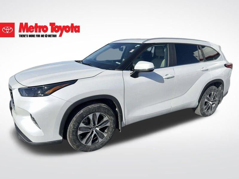 Used 2023 Toyota Highlander XLE image 1