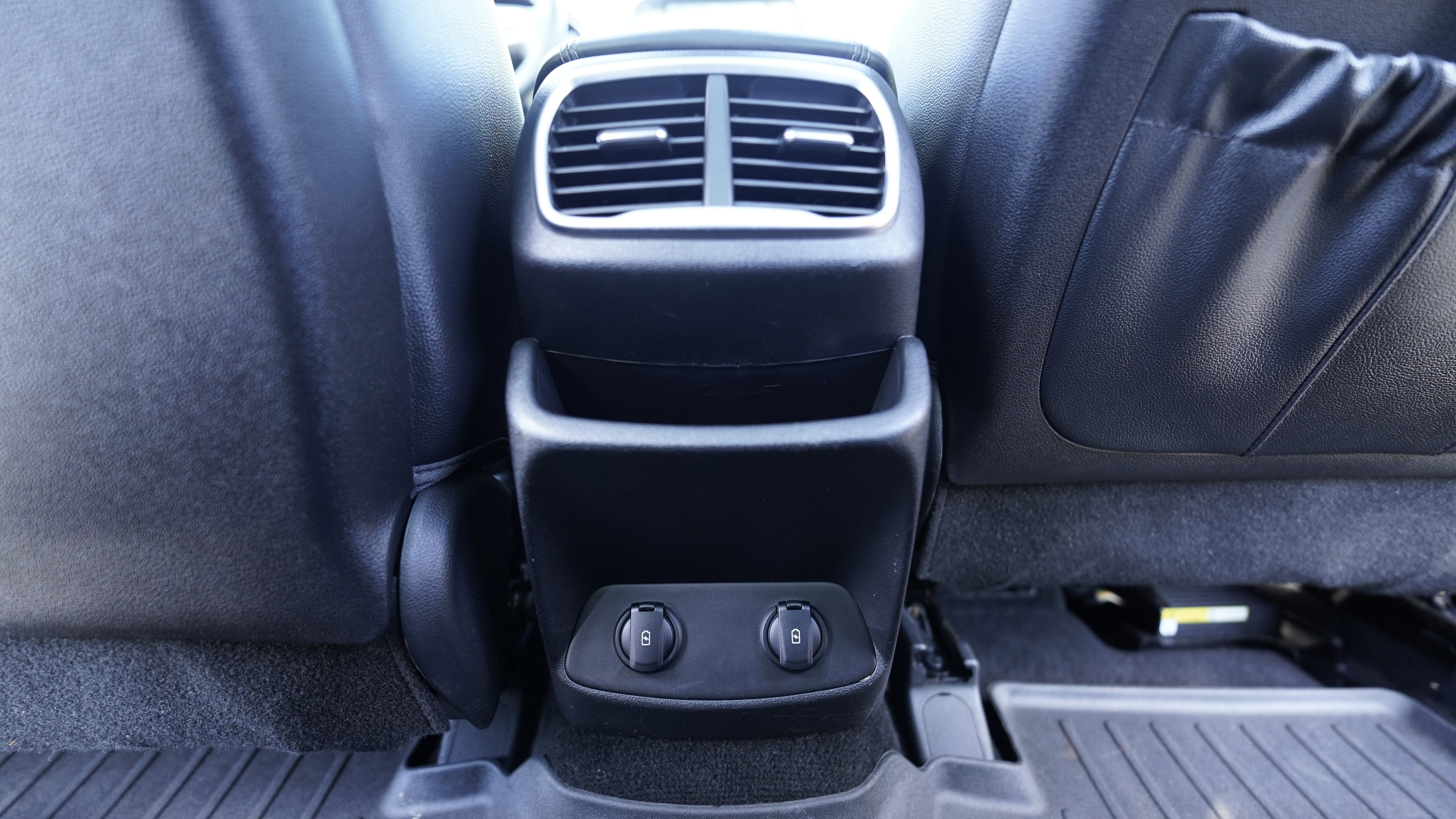 Used 2019 Hyundai Santa Fe Limited FWD image 10