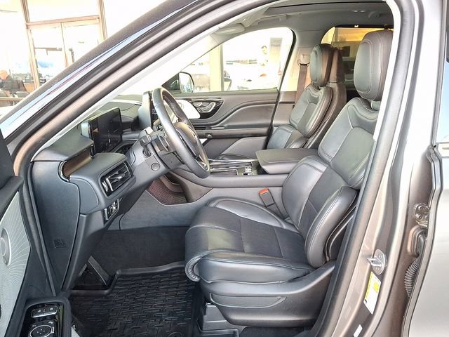 Certified 2025 Lincoln Aviator Reserve w/ Equipment Group 201A image 11