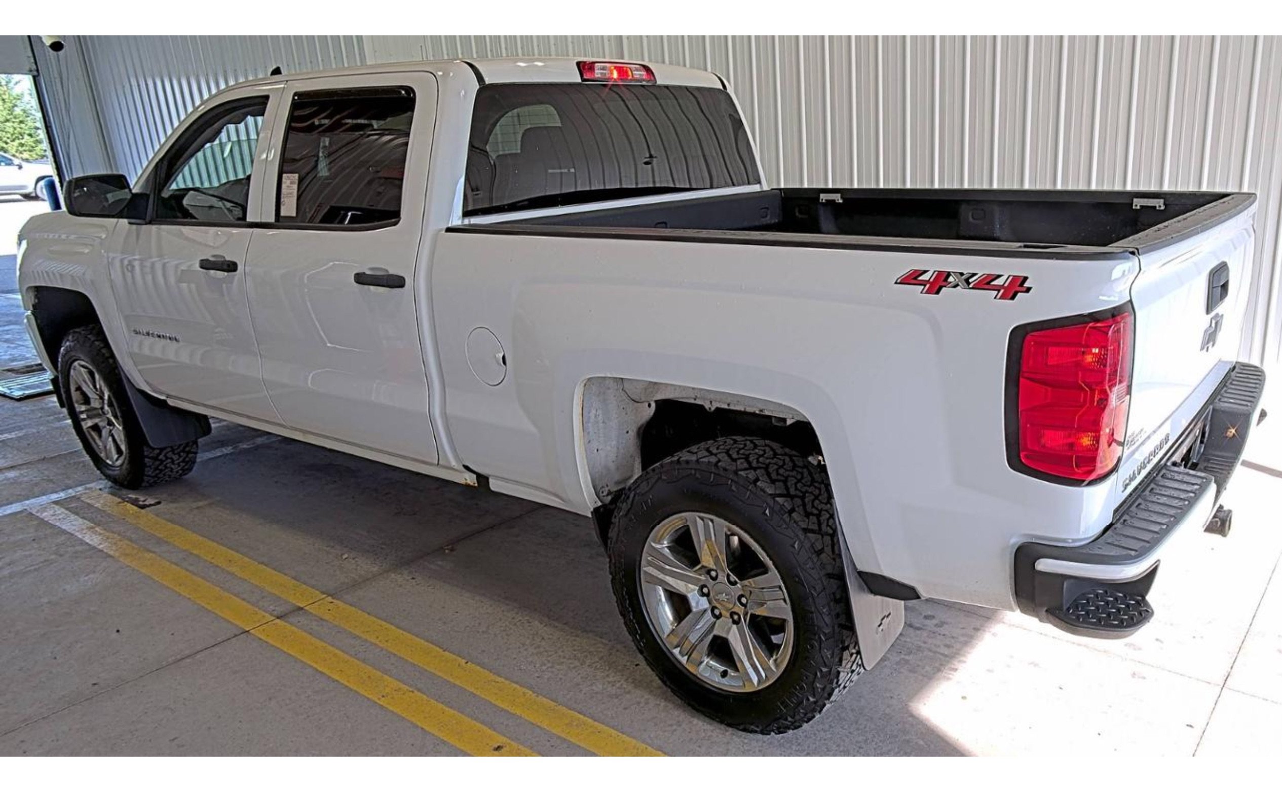 Used 2018 Chevrolet Silverado 1500 Custom w/ Custom Convenience Package AWD/4WD image 4