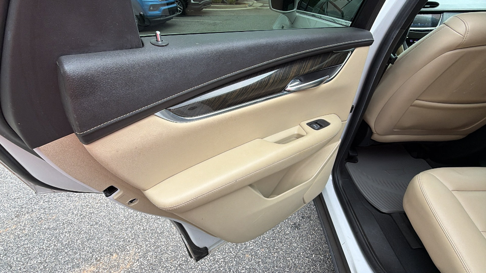 Used 2019 Cadillac XT5 FWD image 22