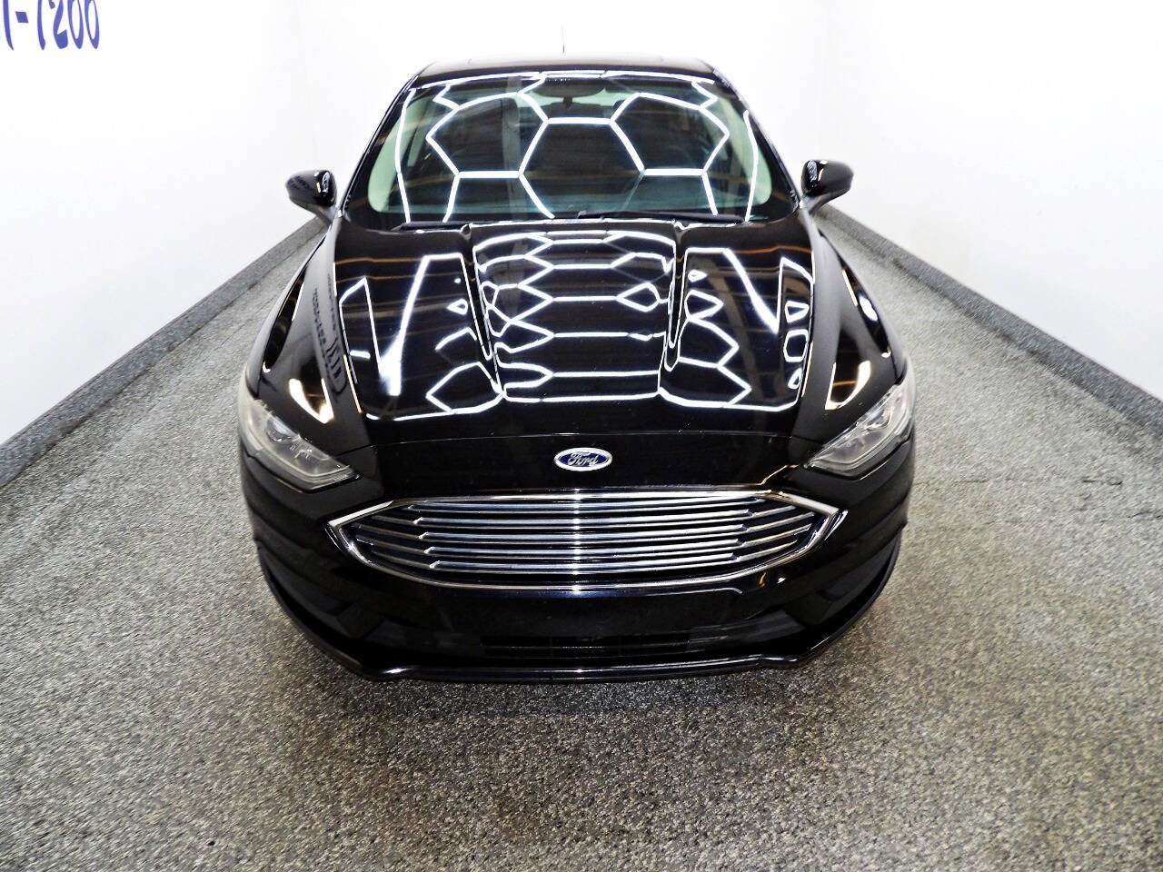 Used 2018 Ford Fusion SE image 2