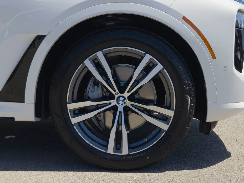New 2026 BMW X7 xDrive40i w/ M Sport Package AWD/4WD image 6