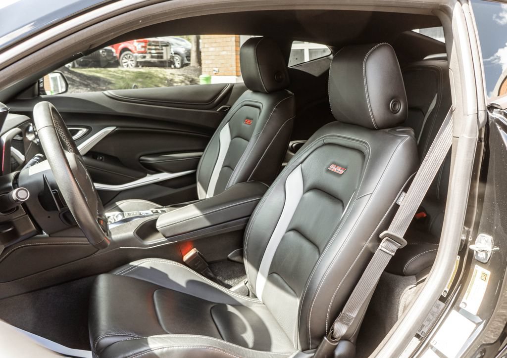 Used 2022 Chevrolet Camaro SS RWD image 7