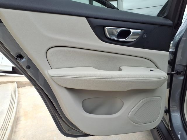 Used 2020 Volvo V60 T5 Cross Country image 23
