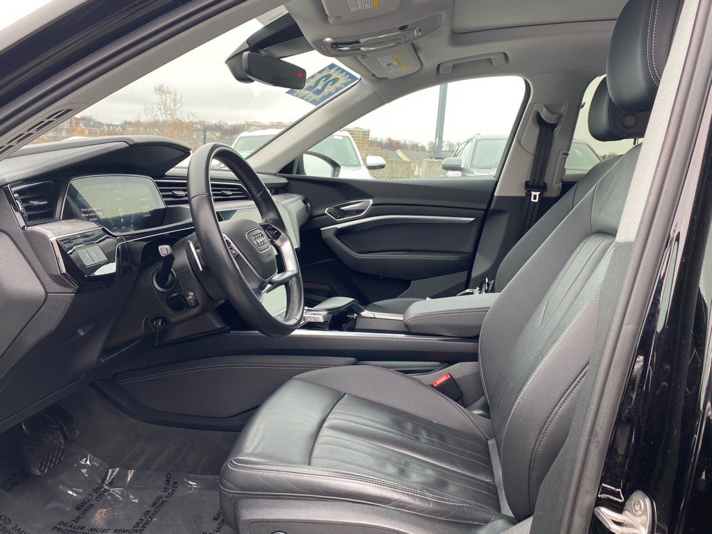 Used 2022 Audi e-tron Premium image 14