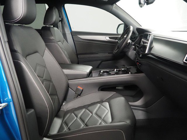 Used 2024 Volkswagen Atlas SE w/ Technology Package image 14