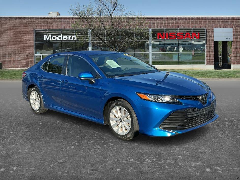 Used 2020 Toyota Camry LE FWD image 5