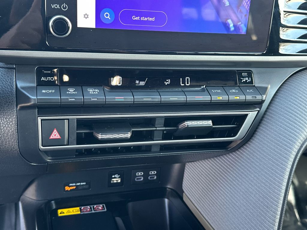 Used 2025 Toyota Camry SE w/ Convenience Package image 29