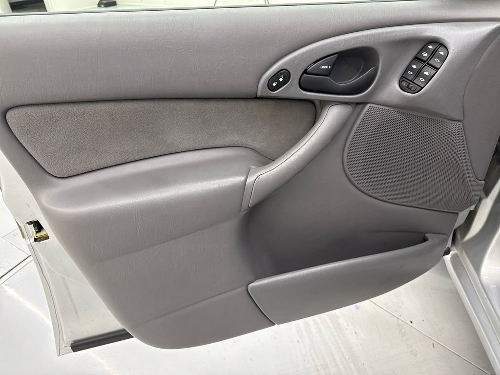 Used 2002 Ford Focus ZX5 Hatchback FWD image 11