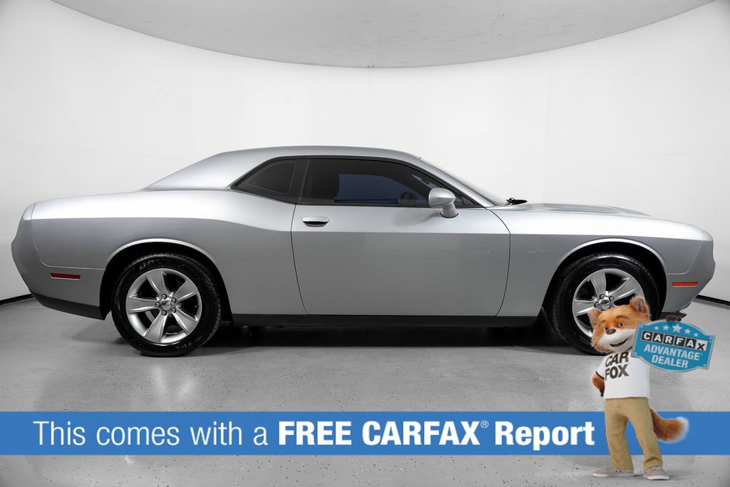 Used 2016 Dodge Challenger SXT RWD image 3