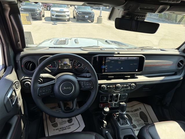 Used 2025 Jeep Gladiator Rubicon AWD/4WD image 15