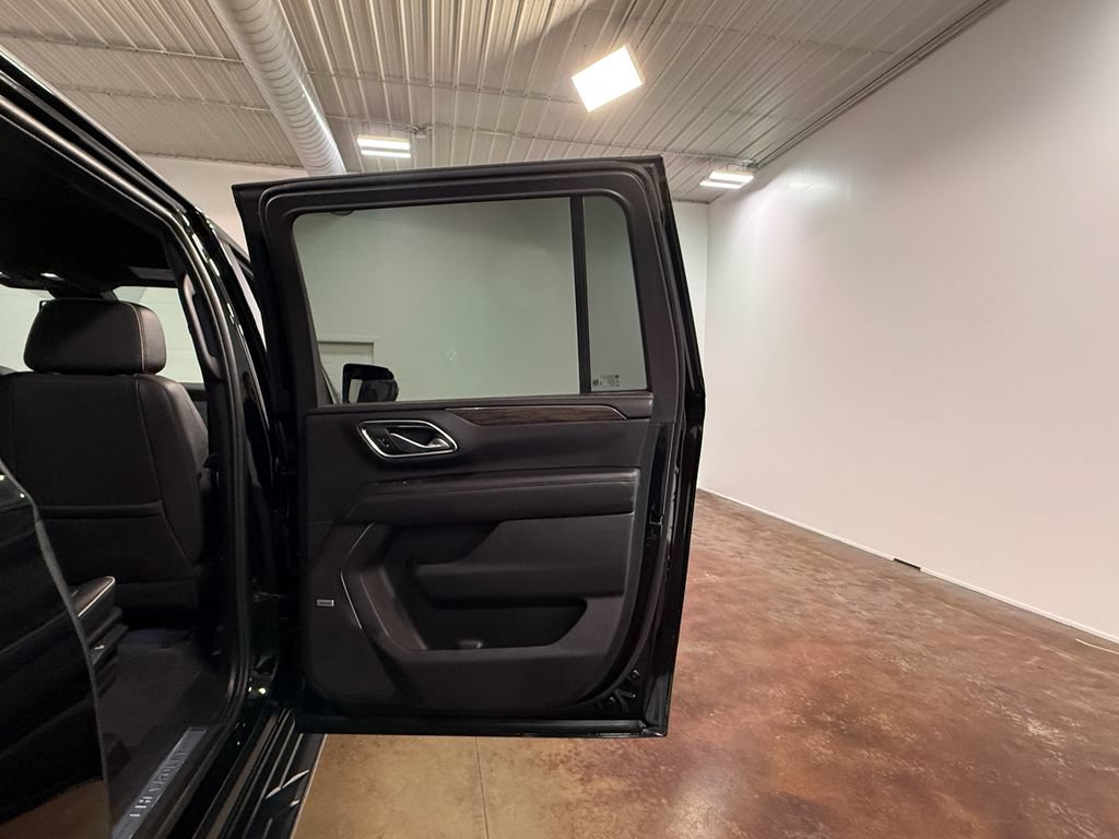 Used 2024 Chevrolet Suburban Premier AWD/4WD image 62