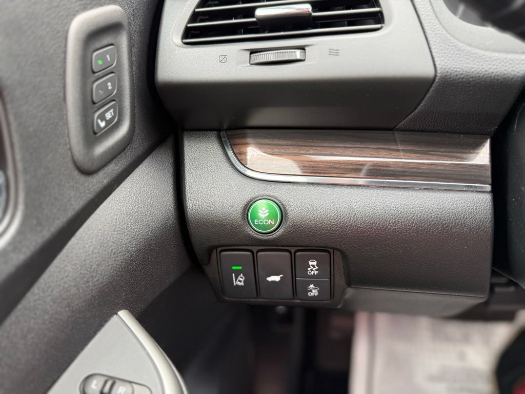 Used 2015 Honda CR-V Touring image 25