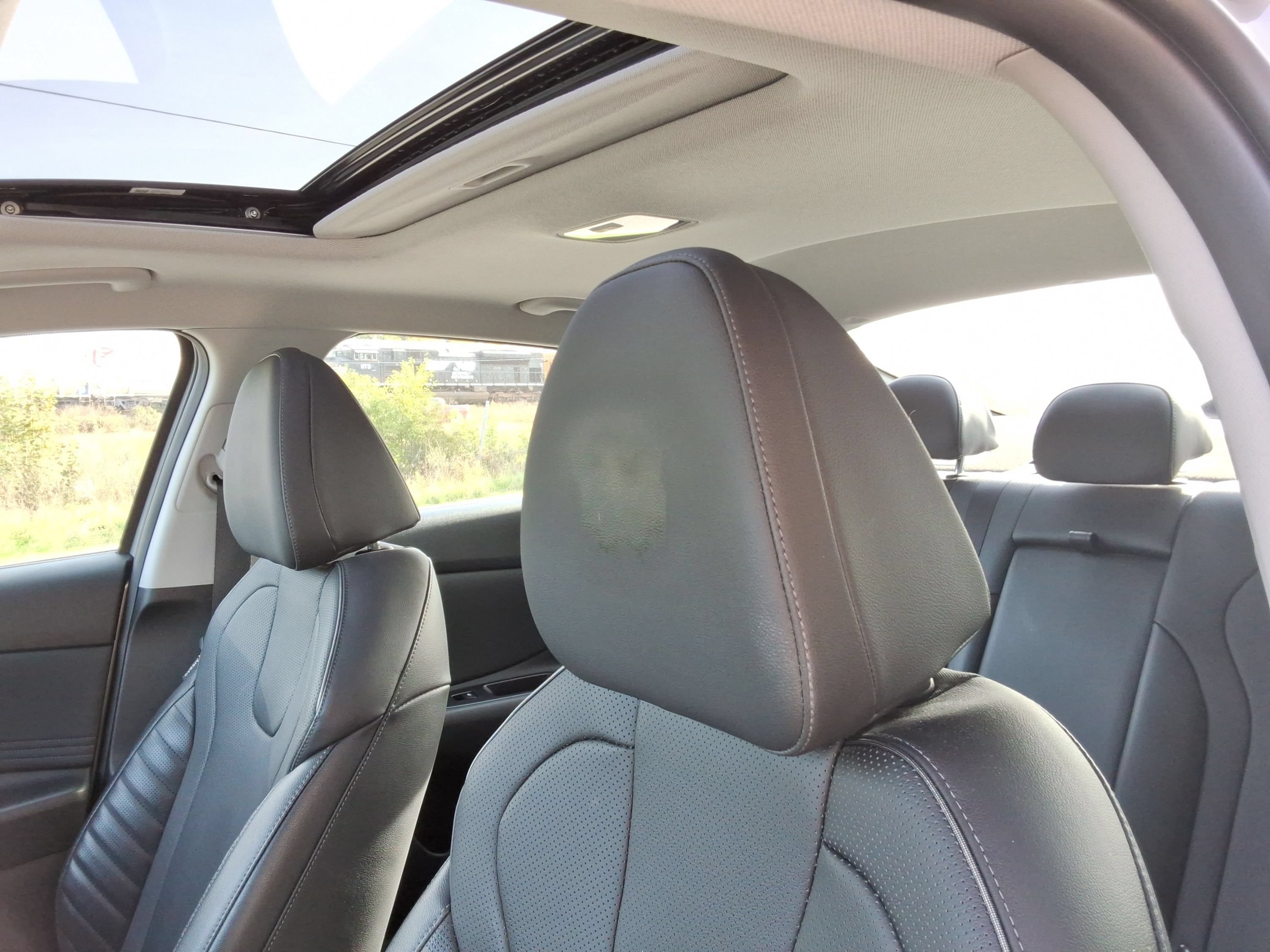 Used 2023 Hyundai Elantra Limited FWD image 39