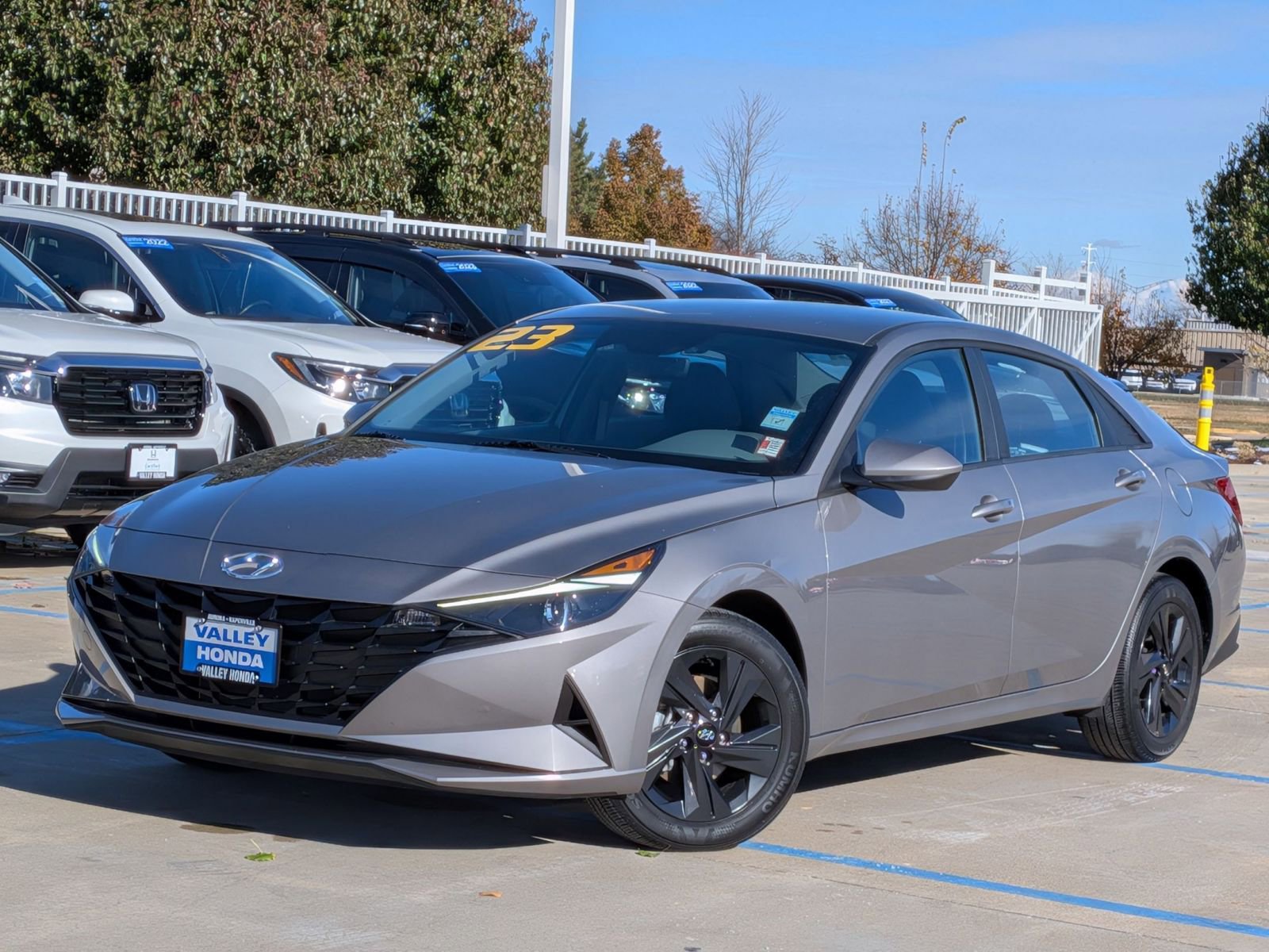 Used 2023 Hyundai Elantra SEL image 2