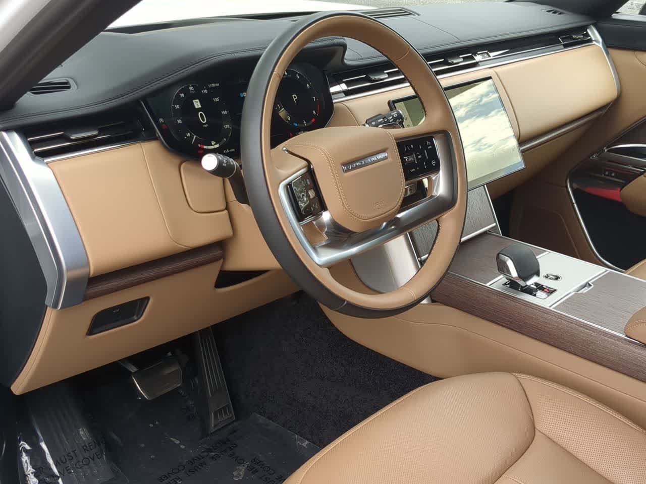 Used 2025 Land Rover Range Rover Long Wheelbase SE image 10