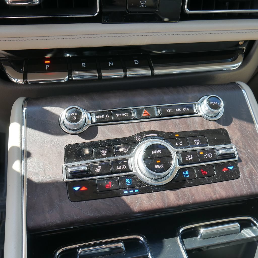 Used 2021 Lincoln Aviator Reserve w/ Equipment Group 202A AWD/4WD image 37