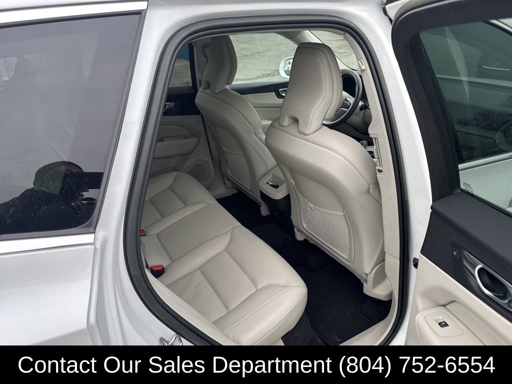 Used 2023 Volvo XC60 B5 Plus image 14
