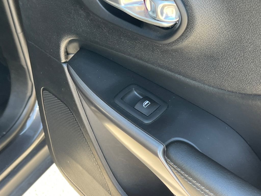 Used 2020 Jeep Cherokee Latitude Plus image 19