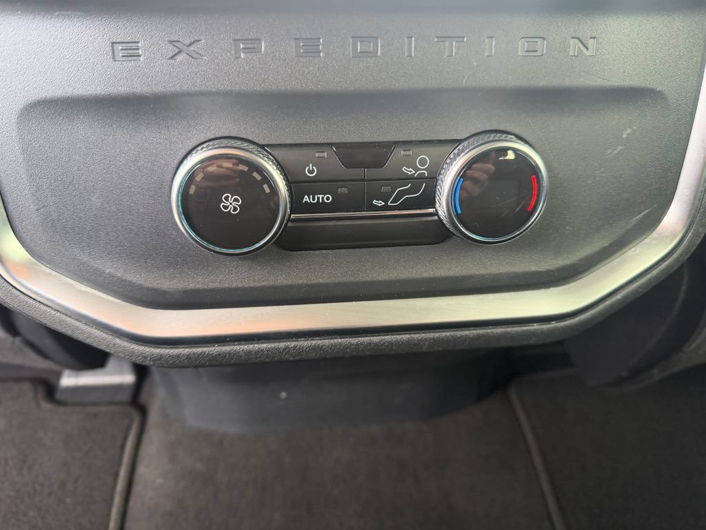 Used 2025 Ford Expedition Max Active AWD/4WD image 41