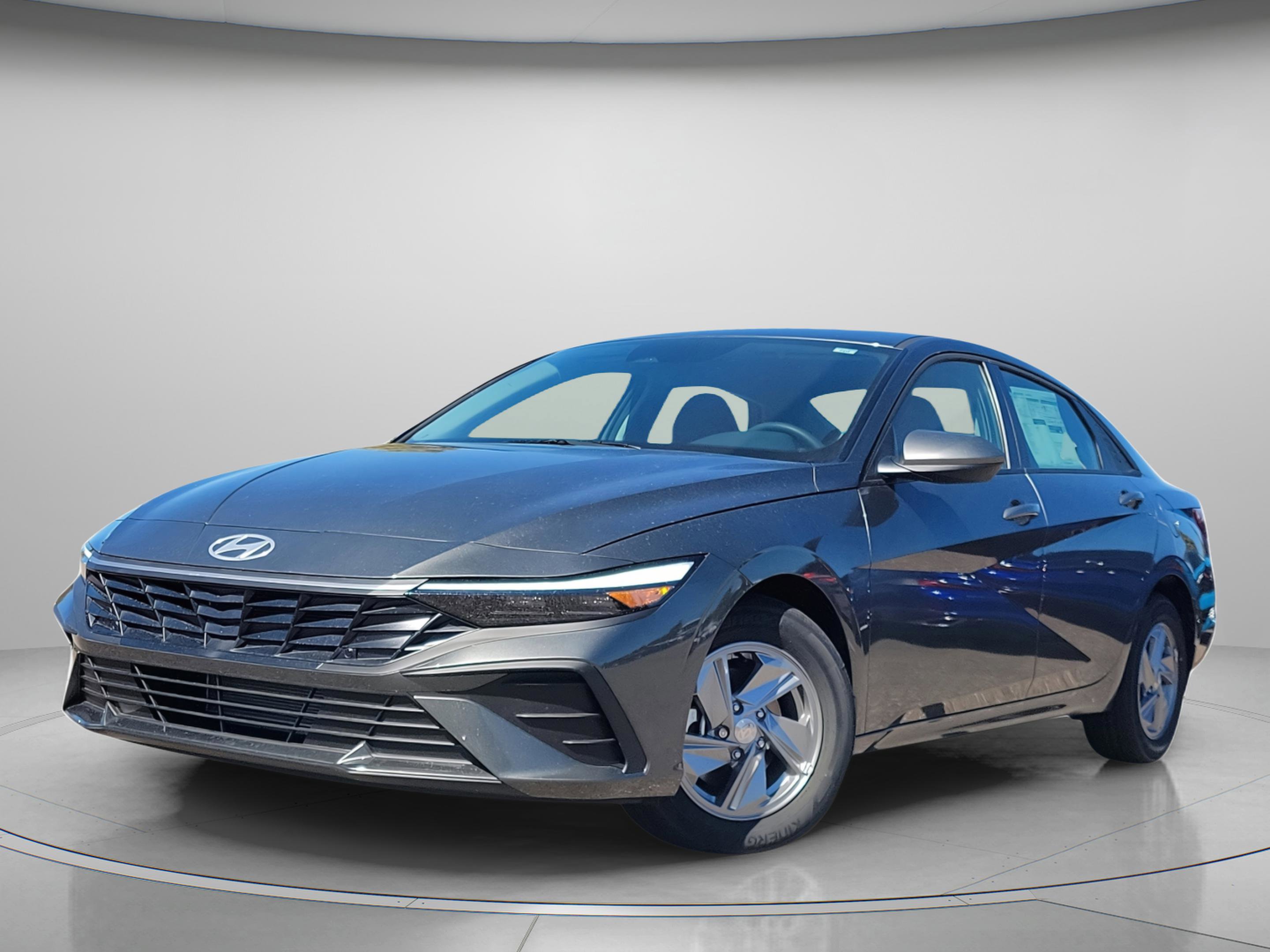 New 2026 Hyundai Elantra SE image 2