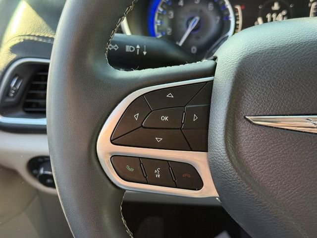 Used 2024 Chrysler Pacifica Limited image 21