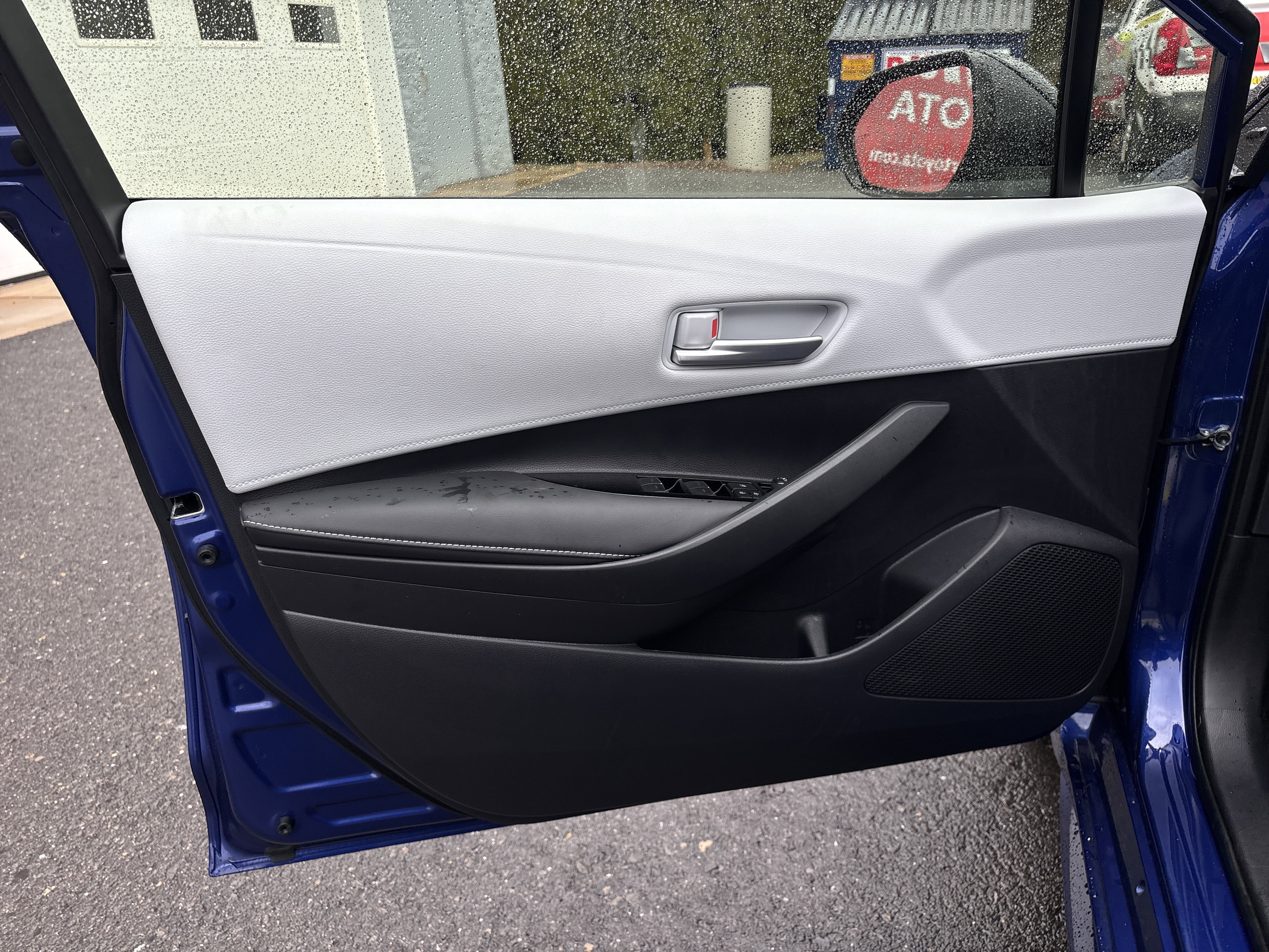 Certified 2024 Toyota Corolla SE w/ SE Package image 16