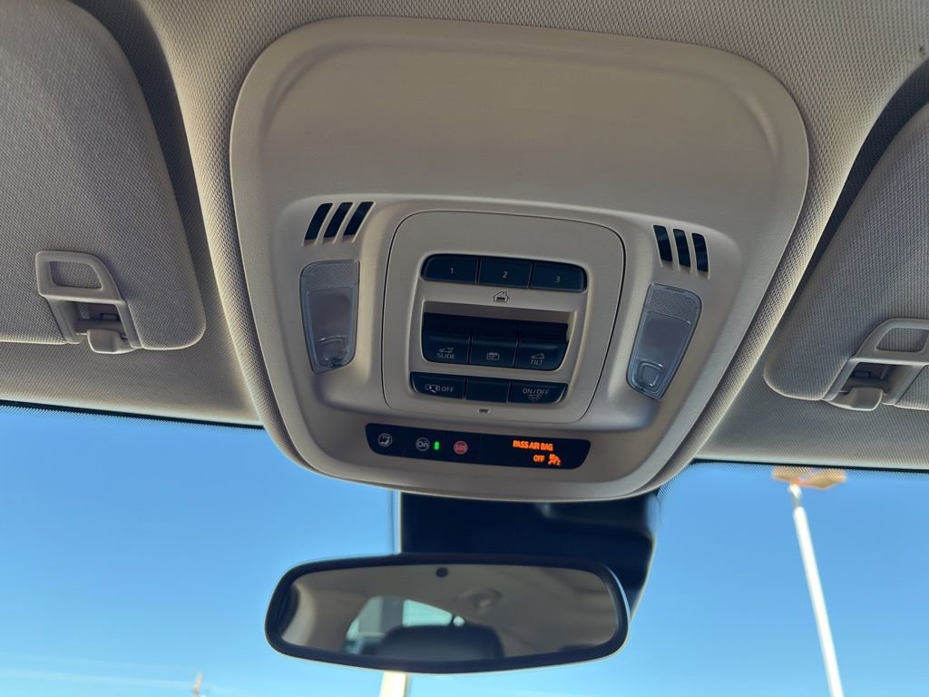 Used 2022 Buick Envision Essence w/ Technology Package I image 36