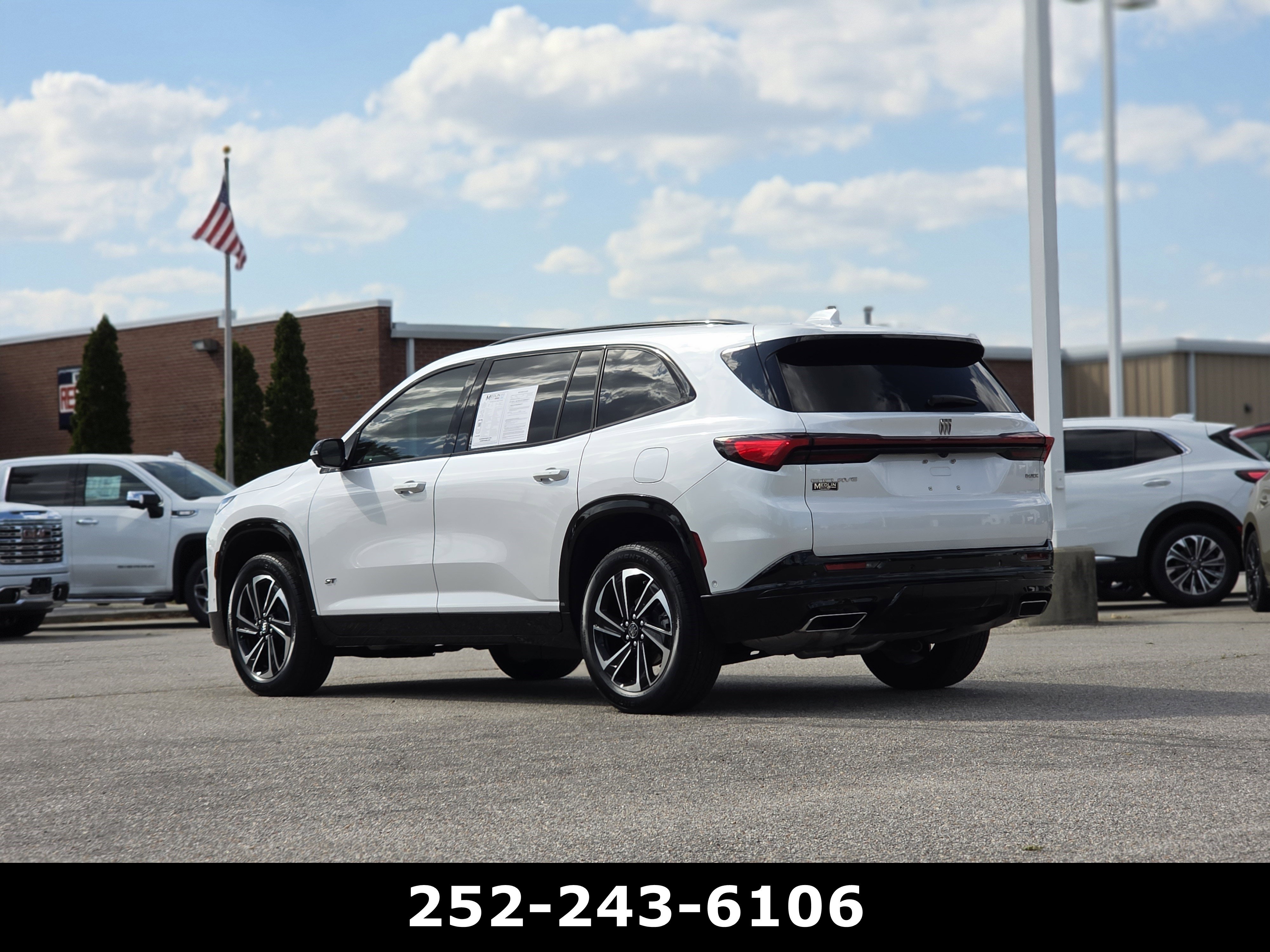 Used 2025 Buick Enclave Sport Touring w/ Super Cruise Package FWD image 5