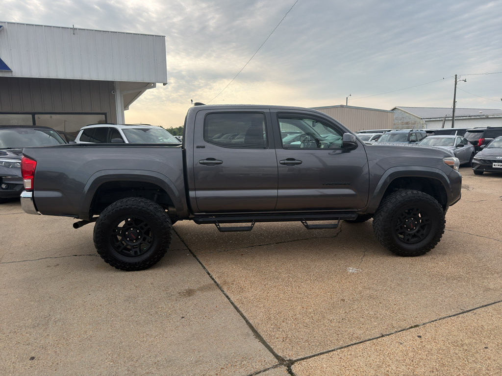 Used 2016 Toyota Tacoma SR5 w/ SR5 Appearance Package (SN) AWD/4WD image 6