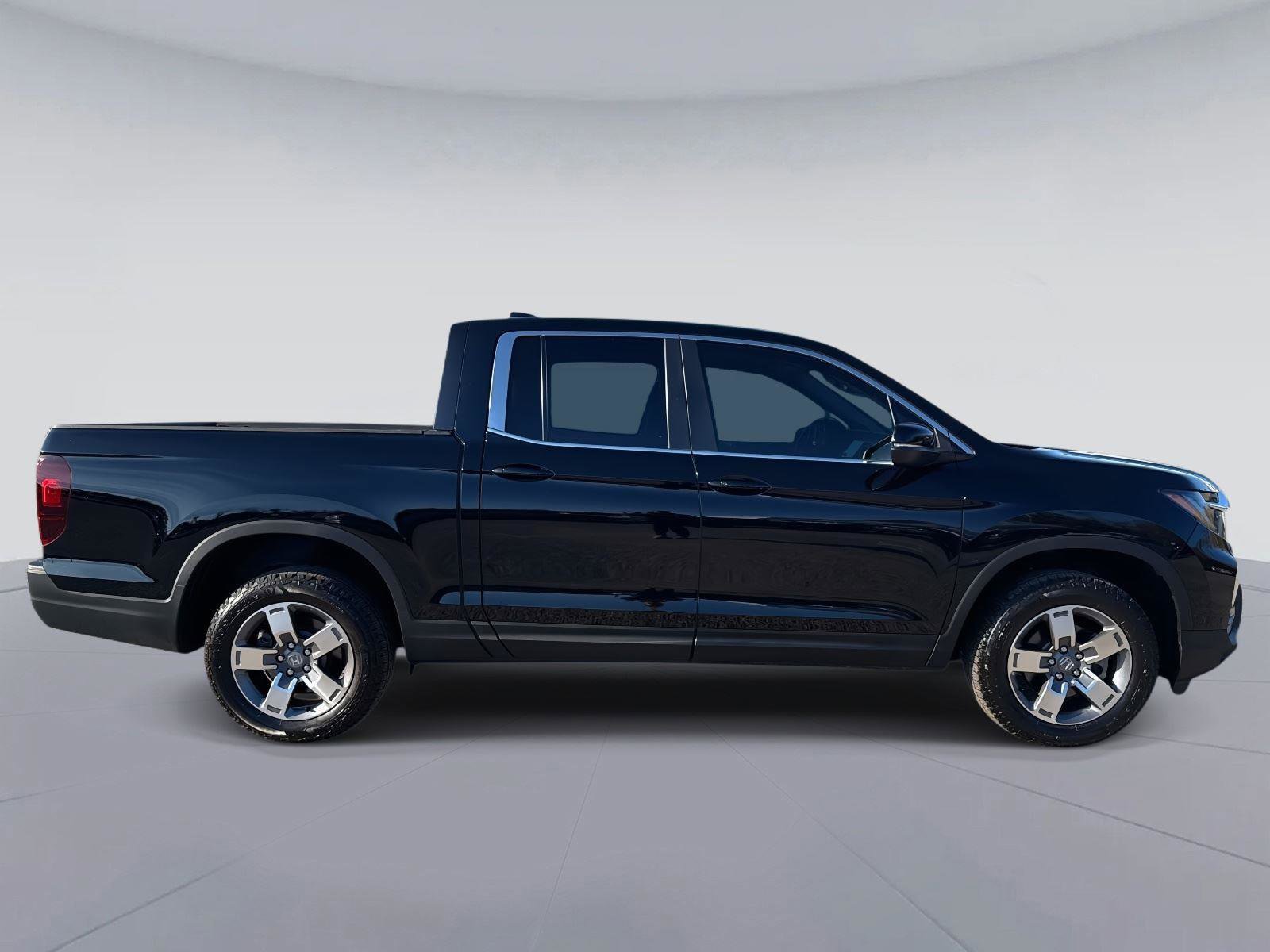 Certified 2025 Honda Ridgeline RTL image 2