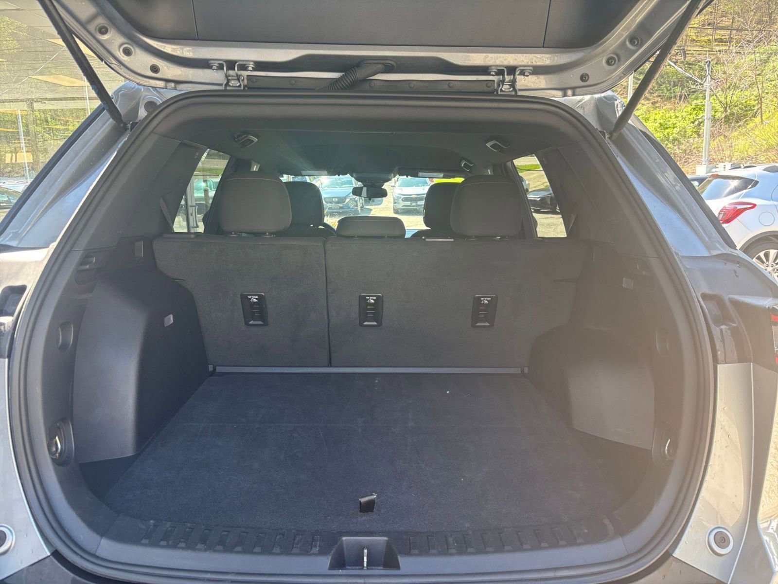 Used 2025 Chevrolet Equinox LT FWD image 32
