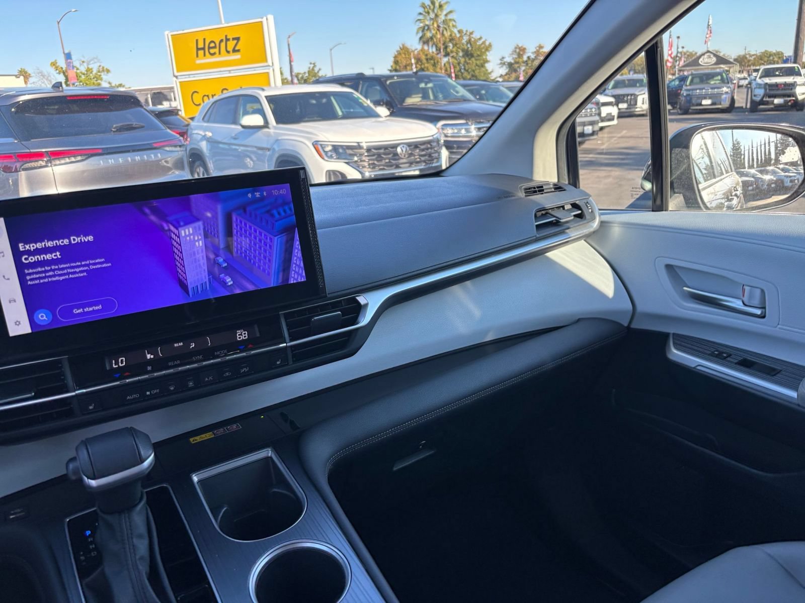 Used 2025 Toyota Sienna XLE FWD image 38
