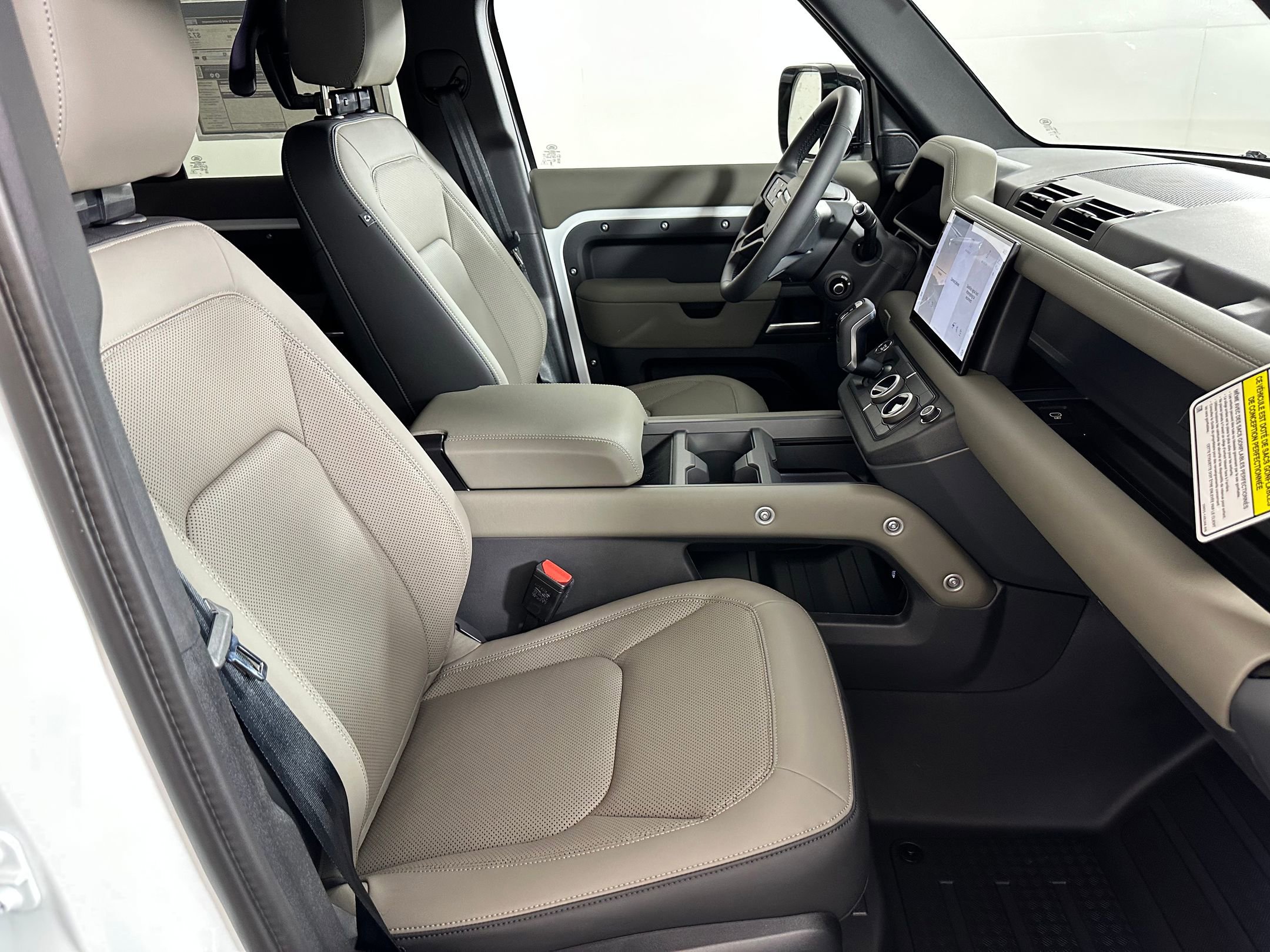 New 2025 Land Rover Defender 110 S image 20