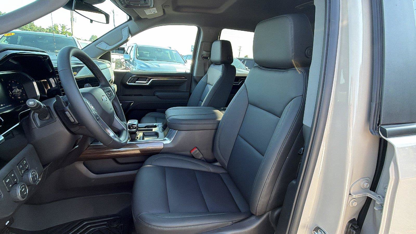 New 2026 Chevrolet Silverado 1500 RST w/ RST All Star Premium Package AWD/4WD image 4