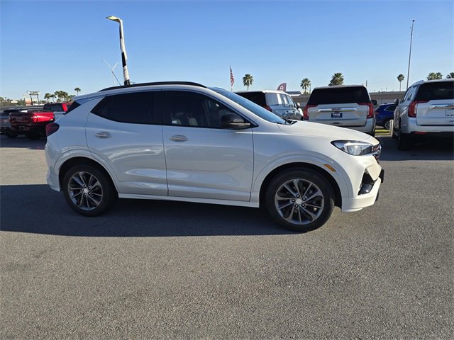 Used 2022 Buick Encore GX Select w/ Advanced Technology Package image 4