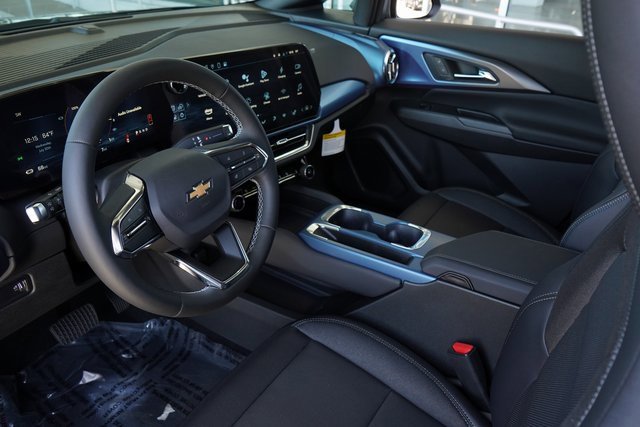 New 2025 Chevrolet Equinox EV LT image 2