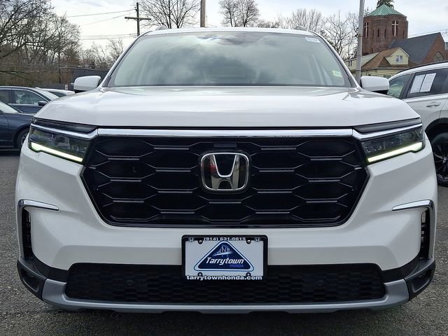 Certified 2023 Honda Pilot Touring image 2