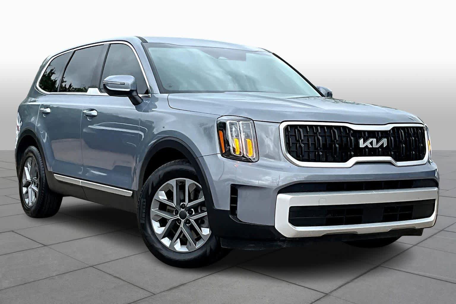 Used 2024 Kia Telluride LX image 3